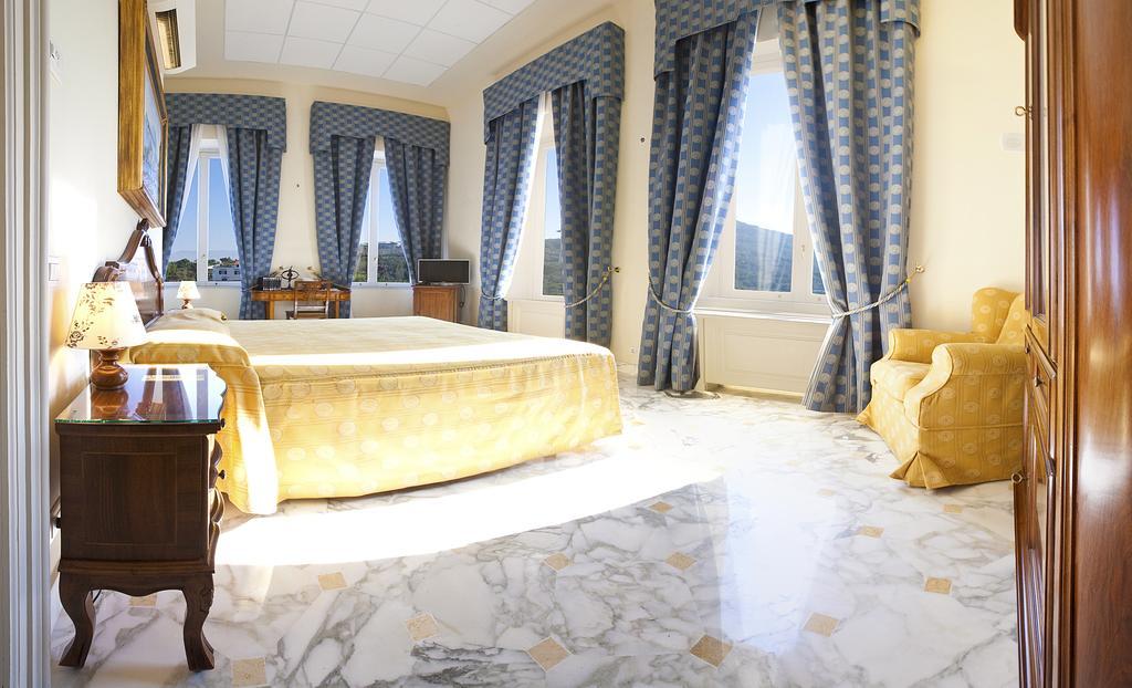 Villa Angelina มัสซาลูเบรนเซ ภายนอก รูปภาพ
